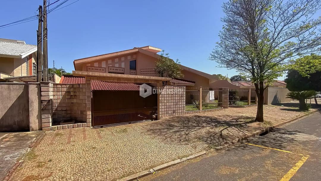 Clique para ampliar Casa à Venda na Zona I-A em Umuarama - PR