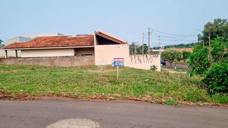 Clique para ampliar Terreno à Venda no Jardim Espanha, em Umuarama - PR