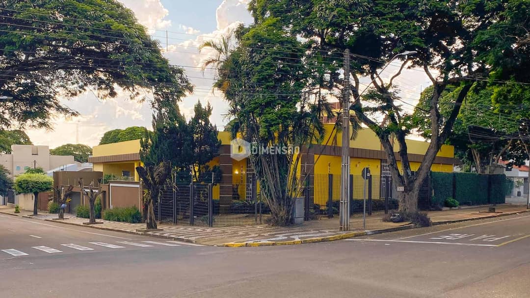 Clique para ampliar Casa à venda na Av. Rio de Janeiro - Zona II, em Umuarama - PR