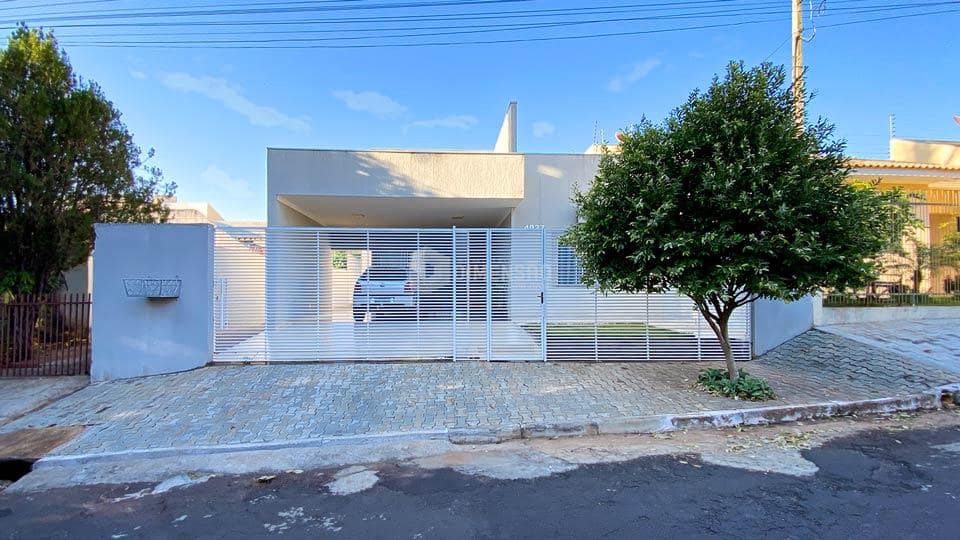 Clique para ampliar Casa à venda no Jardim Paris, em Umuarama-PR