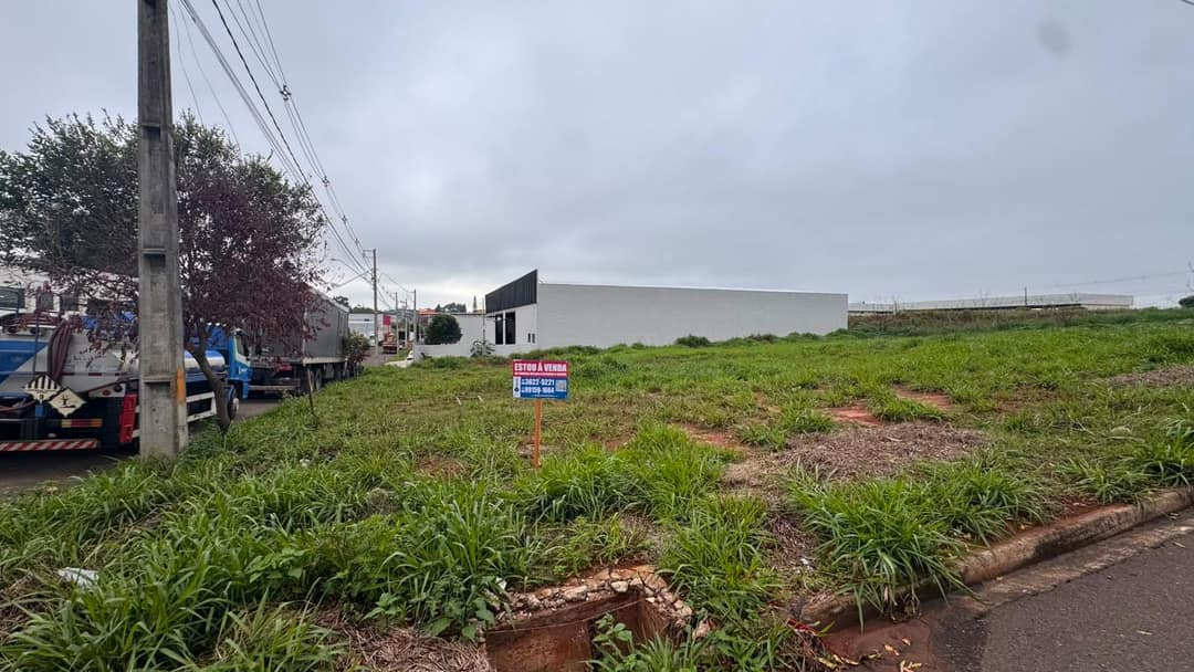Clique para ampliar Terreno à Venda no Jardim Santiago em Umuarama - PR