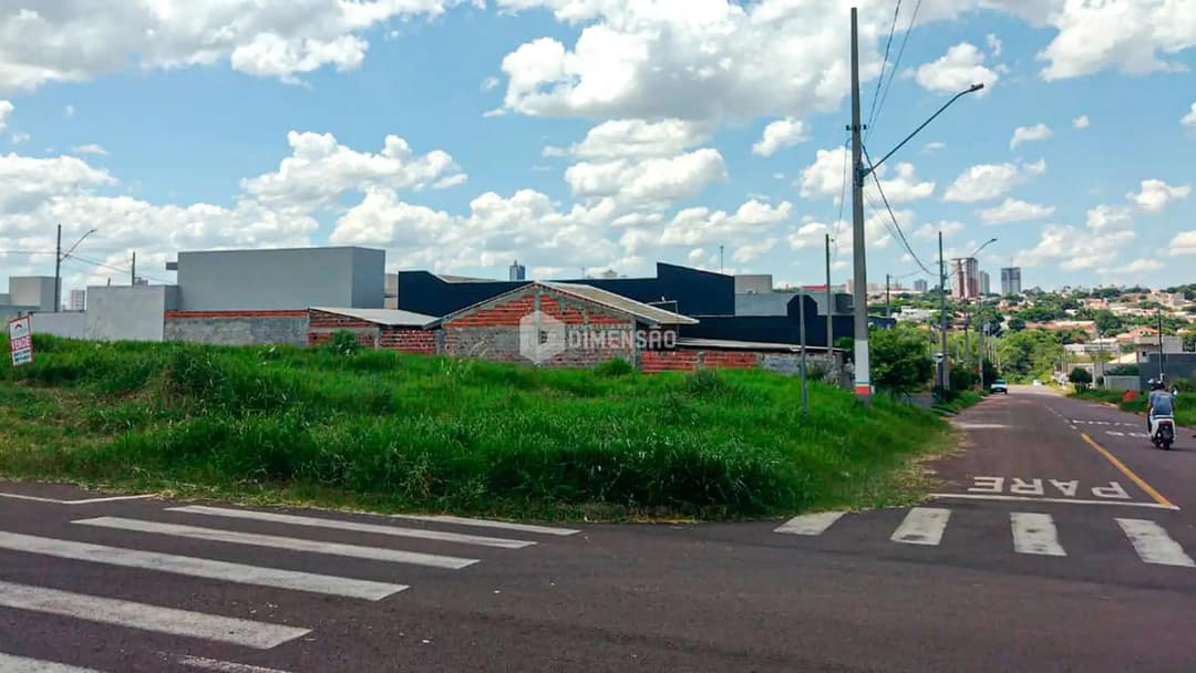 Clique para ampliar Terreno à venda no Parque Colina Verde, em Umuarama-PR.